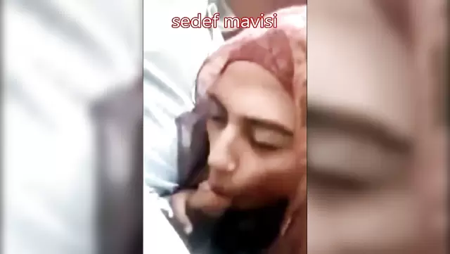 Стамбульская красавица в платке отсосала член парня